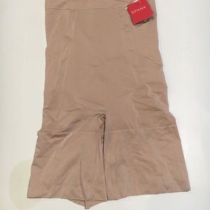 Spanx Nude Oncore high waisted mid thigh shorts